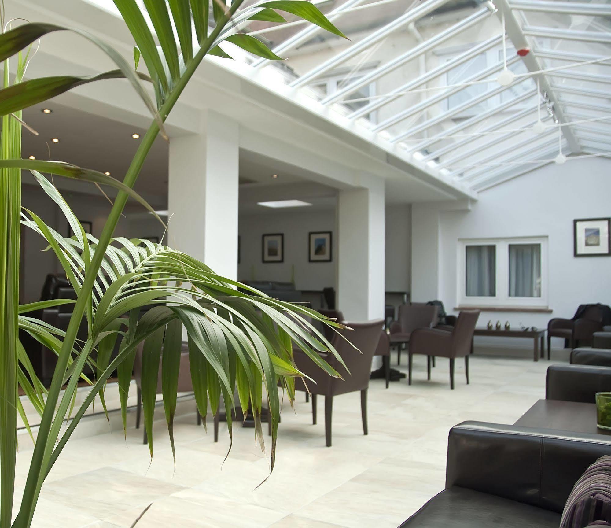 Regency Park Hotel, Health Club & Spa Thatcham Exterior foto