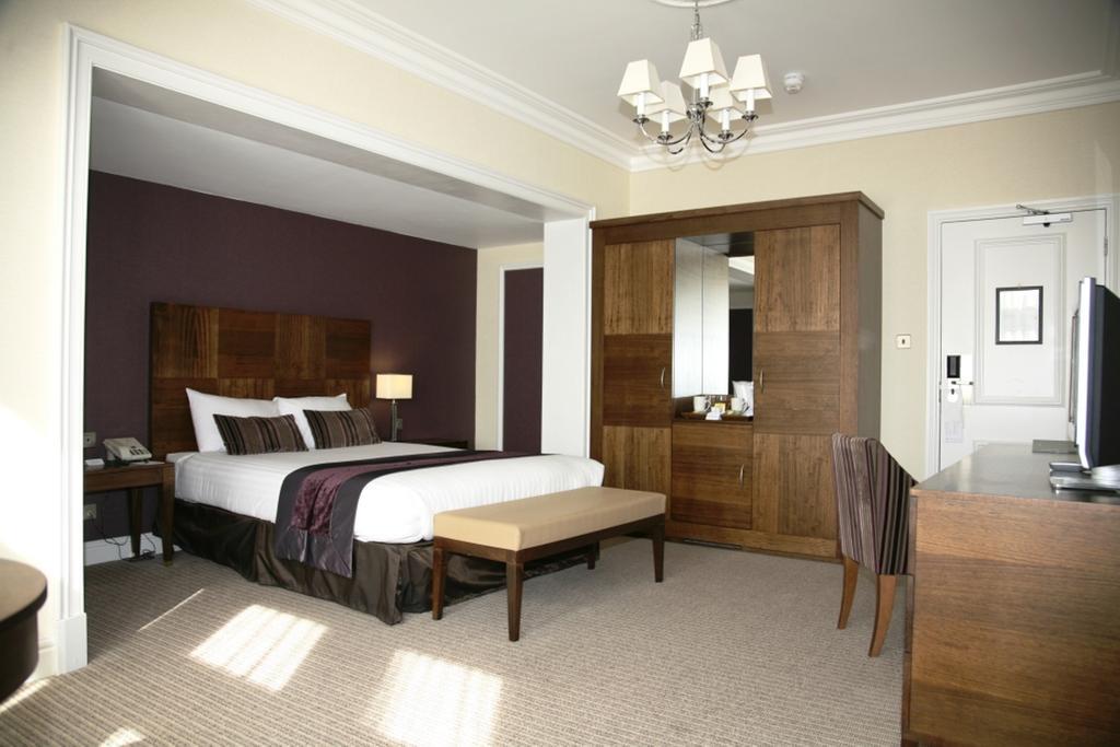 Regency Park Hotel, Health Club & Spa Thatcham Exterior foto